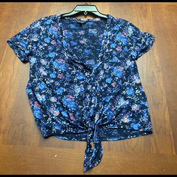 Lucky Brand Los Angeles short sleeve blouse is a Medium. - Picture 3 of 5